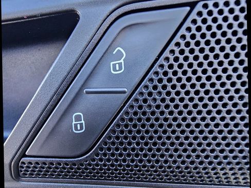 Used 2021 Volkswagen Tiguan SE R-Line image 29