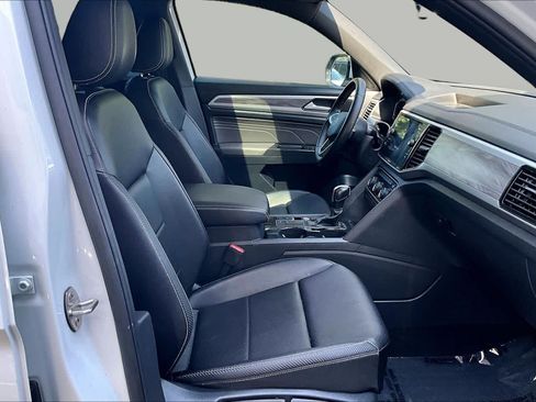 Certified 2023 Volkswagen Atlas Cross Sport SE w/ Panoramic Sunroof Package FWD image 8