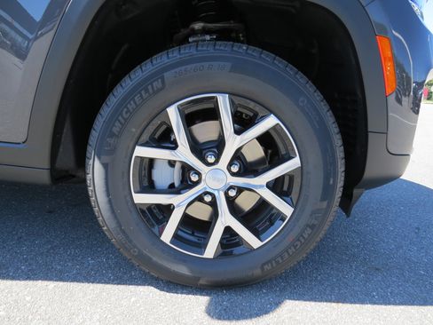 New 2025 Jeep Grand Cherokee Limited w/ Trailer Tow Package image 9