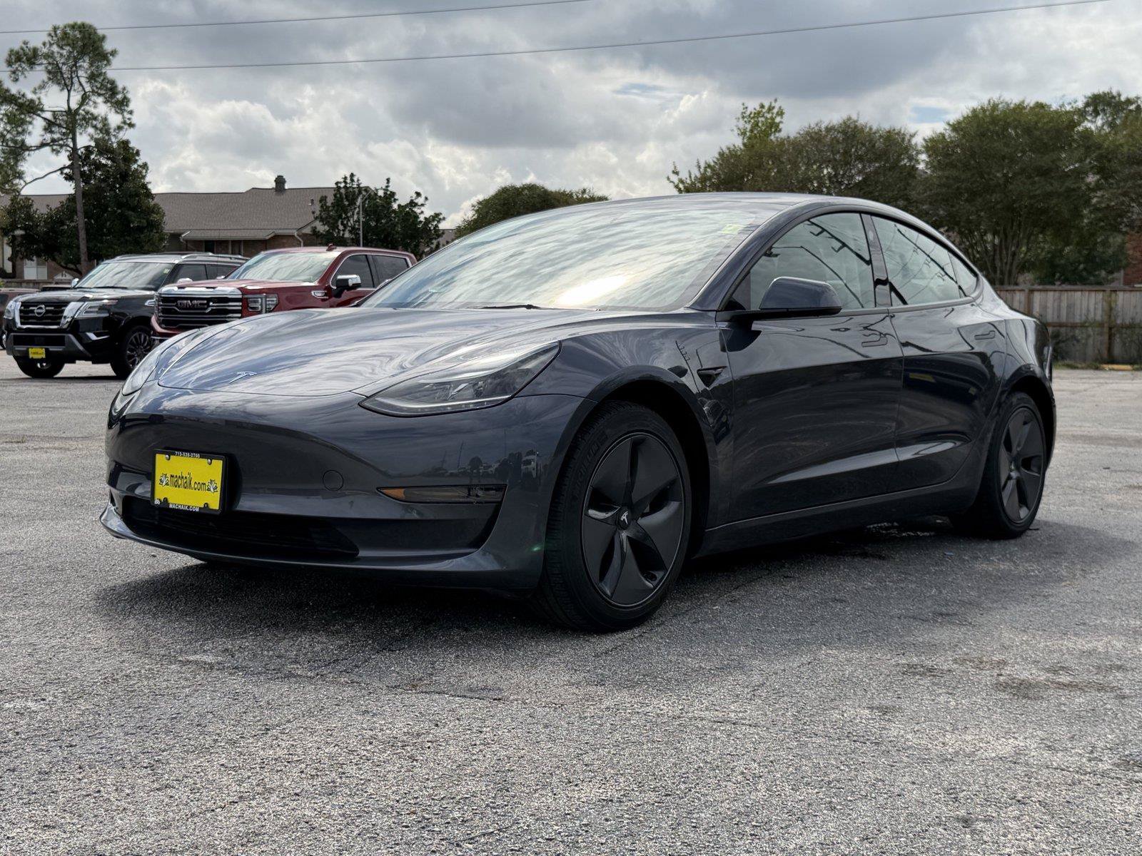 Used 2023 Tesla Model 3 Standard Range RWD image 1