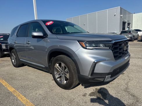 Used 2025 Honda Pilot EX-L image 3