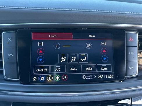 Used 2022 Buick Enclave Essence image 18