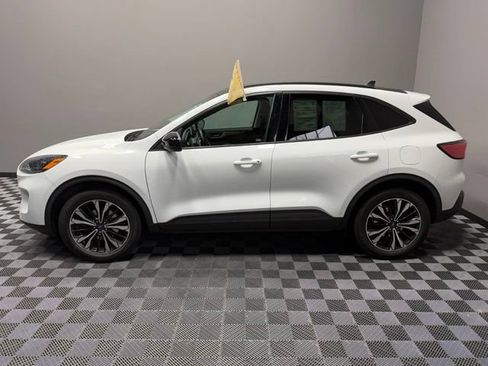 Used 2022 Ford Escape SE w/ SE Sport Appearance Package AWD/4WD image 6