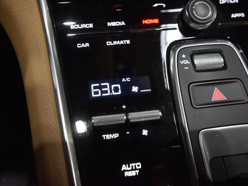 Used 2018 Porsche Panamera 4S AWD/4WD image 38