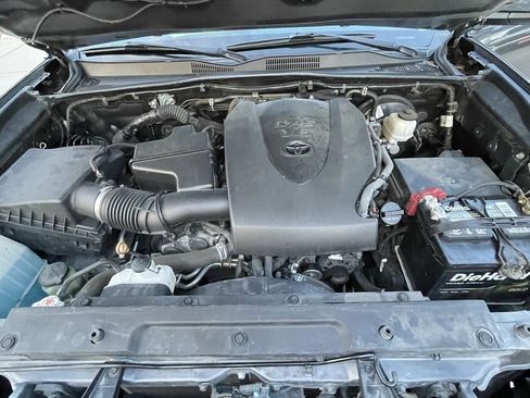 Used 2020 Toyota Tacoma SR5 image 24