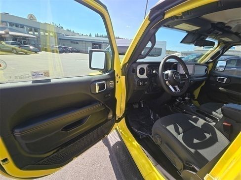 Used 2024 Jeep Wrangler Sahara image 21