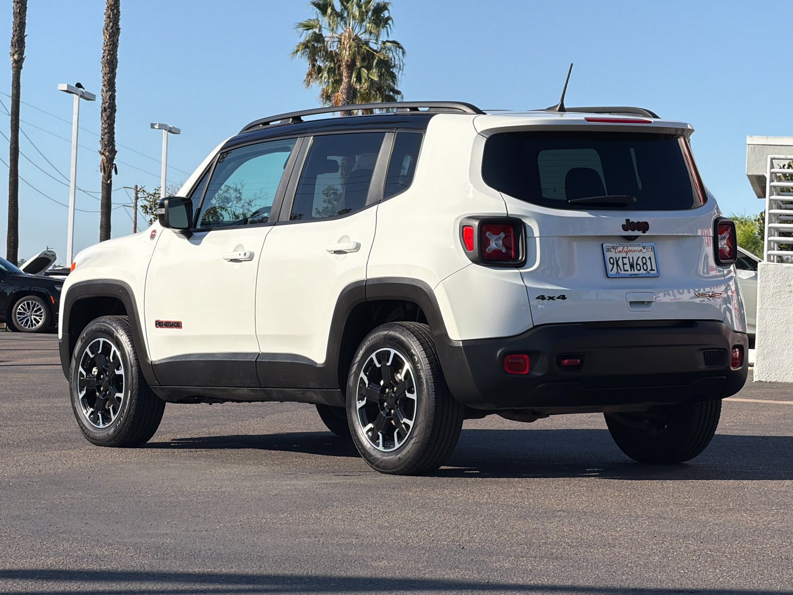 Used 2023 Jeep Renegade Trailhawk AWD/4WD image 3
