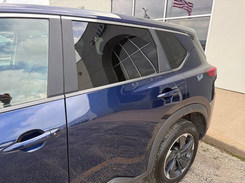 Used 2025 Nissan Rogue SV AWD/4WD image 34