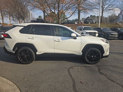 Used 2022 Toyota RAV4 SE w/ SE Grade Weather Package image 11