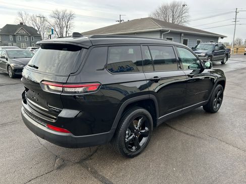 Used 2023 Jeep Grand Cherokee L Limited w/ Black Appearance Package image 4
