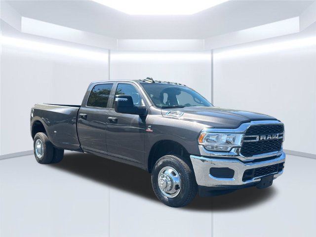 Used 2024 RAM 3500 Tradesman w/ Chrome Appearance Group AWD/4WD image 15