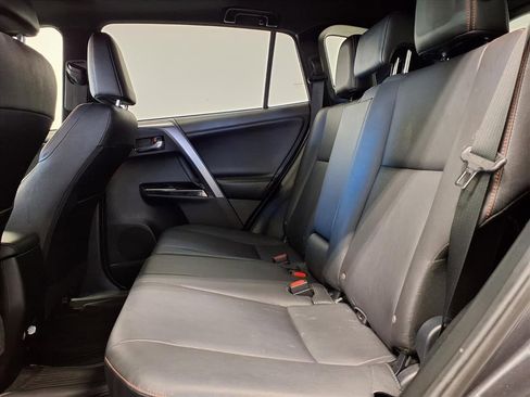 Used 2018 Toyota RAV4 SE image 9