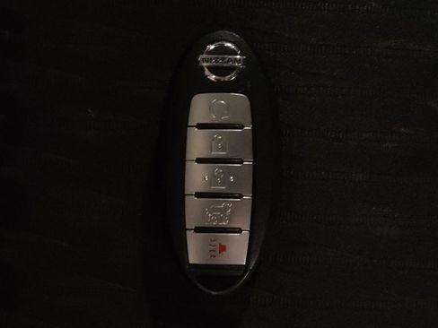 Used 2019 Nissan Rogue SV image 32