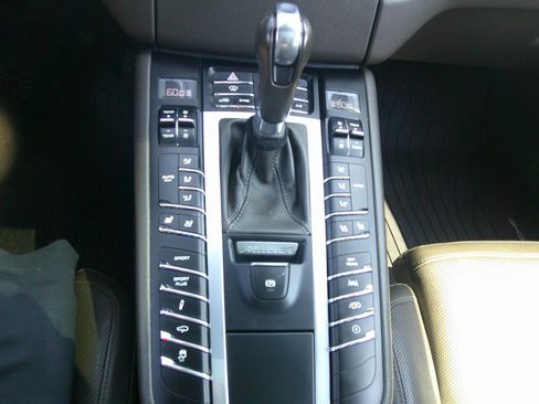 Used 2018 Porsche Macan AWD/4WD image 72