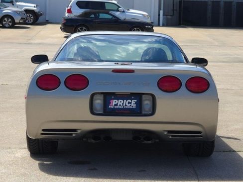 Used 2000 Chevrolet Corvette Coupe w/ Roof Pkg RWD image 9