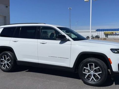 Used 2024 Jeep Grand Cherokee L Limited image 3