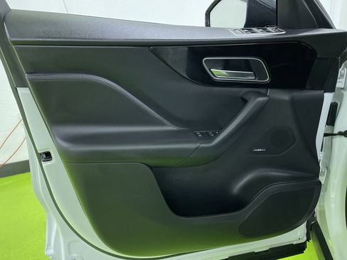 Used 2019 Jaguar F-PACE Premium image 16