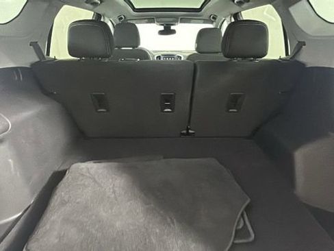 Used 2023 GMC Terrain SLE w/ Driver Convenience Package AWD/4WD image 28