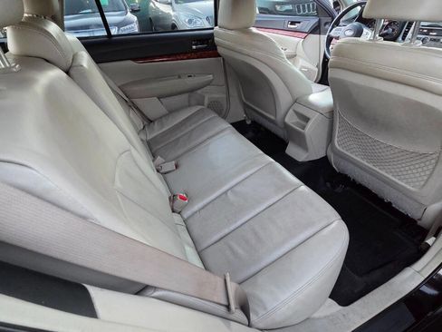 Used 2011 Subaru Outback 2.5i Limited w/ PWR Moonroof Pkg image 38