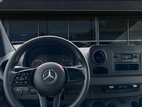 Used 2022 Mercedes-Benz Sprinter 2500 image 3