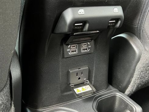 Used 2023 Jeep Wrangler Unlimited Sahara AWD/4WD image 17