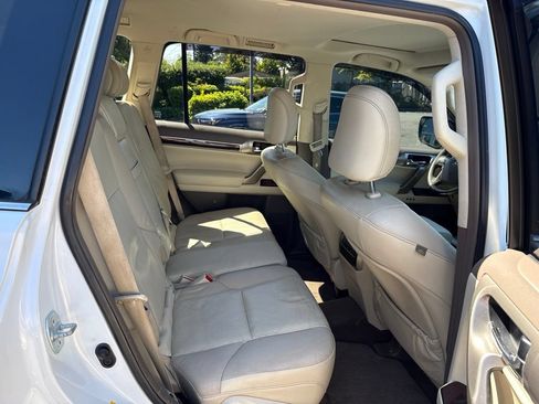 Used 2015 Lexus GX 460 w/ Premium Package AWD/4WD image 25