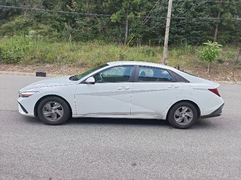 Used 2024 Hyundai Elantra SE FWD image 5