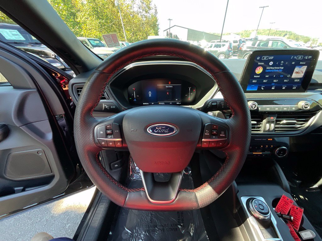 Used 2025 Ford Escape ST-Line Select AWD/4WD image 10