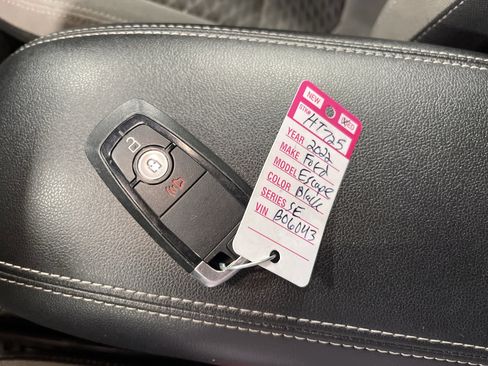 Used 2022 Ford Escape SE image 24