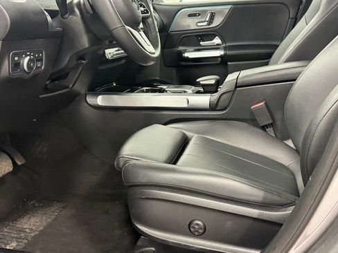 Used 2021 Mercedes-Benz GLB 250 4MATIC image 12