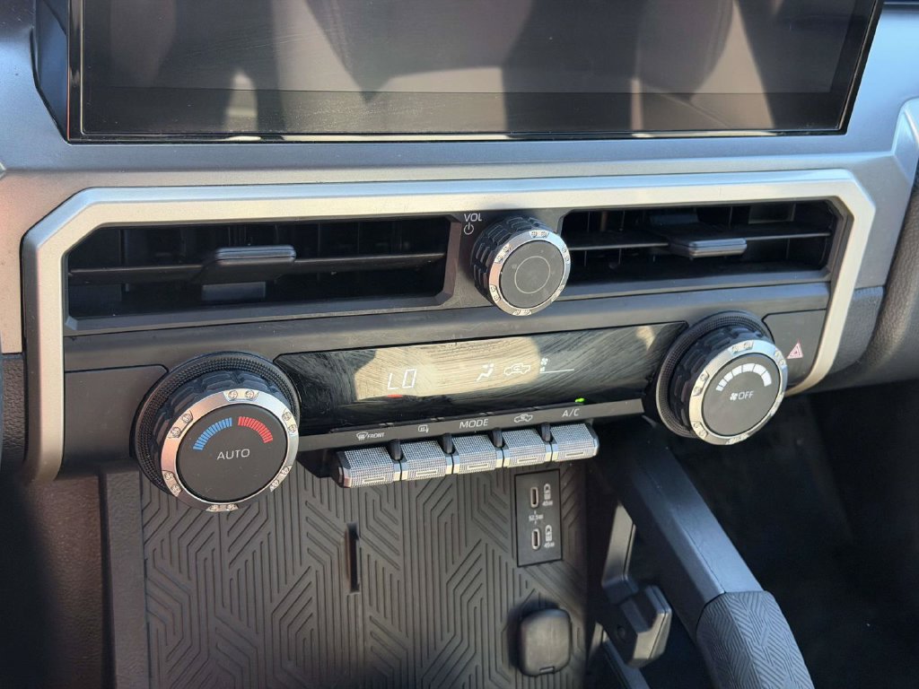 Used 2025 Toyota Tacoma TRD Off-Road AWD/4WD image 5