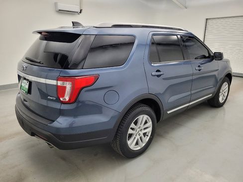 Used 2018 Ford Explorer XLT AWD/4WD image 10