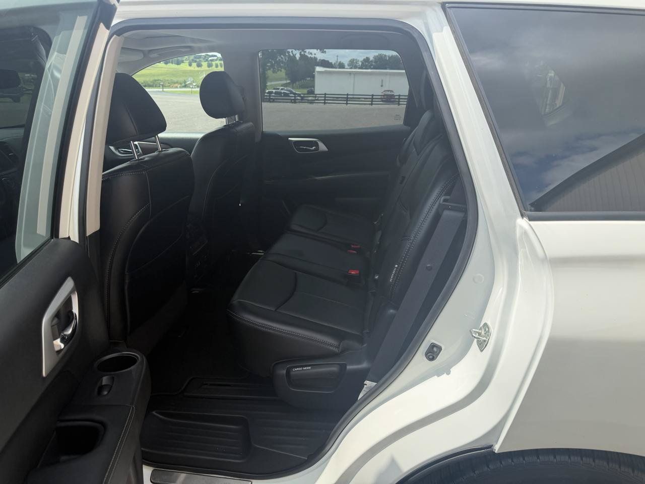 Used 2020 Nissan Pathfinder Platinum FWD image 10