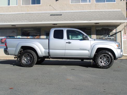 Used 2011 Toyota Tacoma 4x4 Access Cab image 13