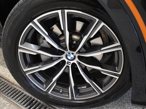 Used 2022 BMW X6 xDrive40i w/ M Sport Package image 14