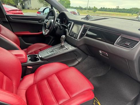 Used 2015 Porsche Macan Turbo w/ Sport Chrono Package AWD/4WD image 8