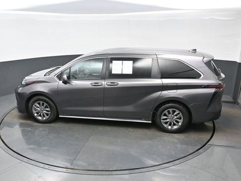 Used 2024 Toyota Sienna LE image 38