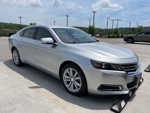 Used 2016 Chevrolet Impala LT FWD image 2