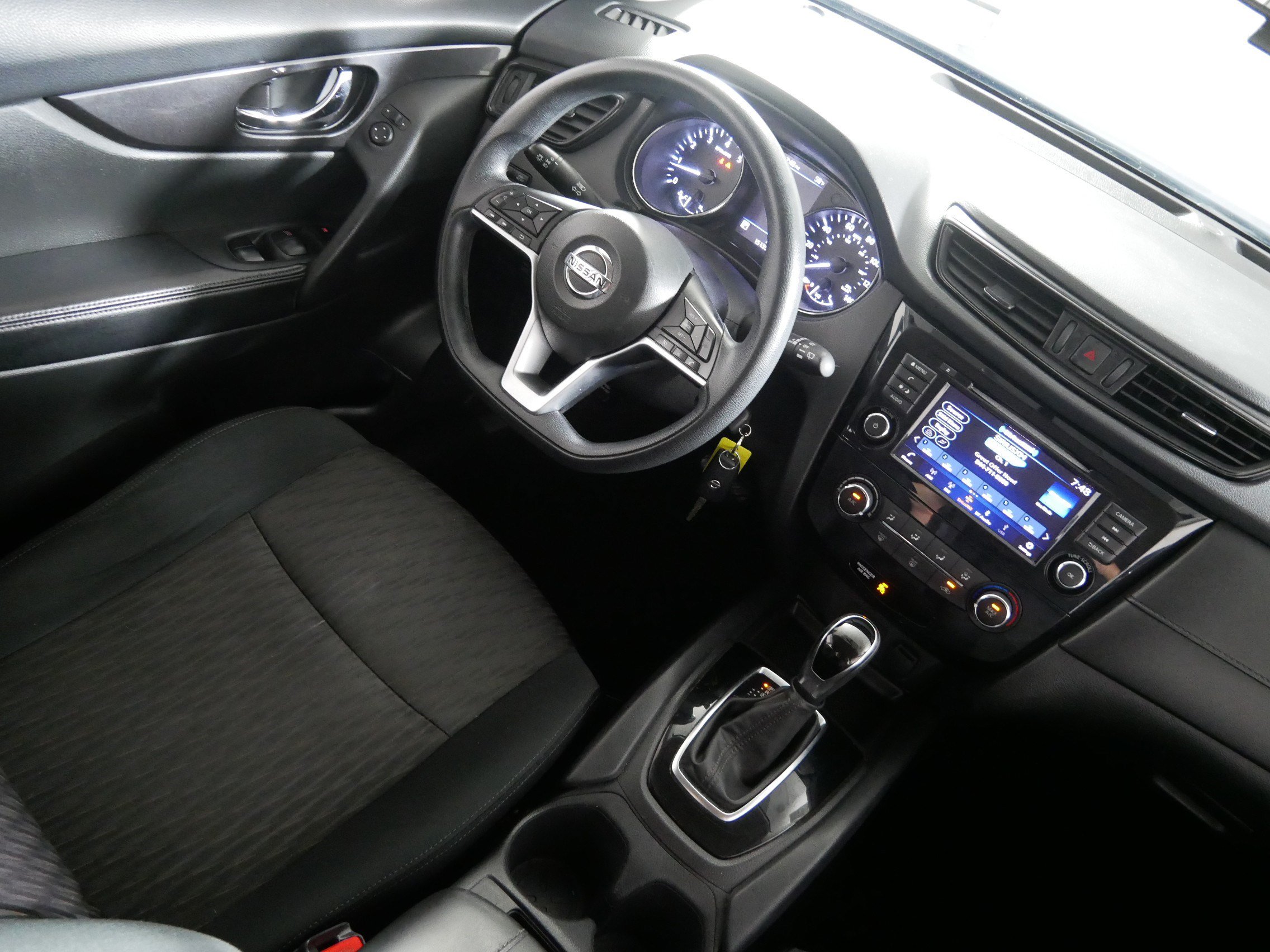 Used 2018 Nissan Rogue S AWD/4WD image 9