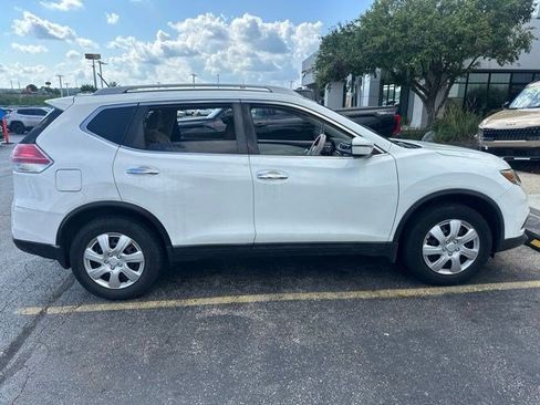 Used 2016 Nissan Rogue S w/ Appearance Package AWD/4WD image 2