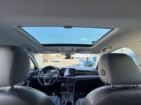 Used 2025 Volkswagen Jetta SE image 28