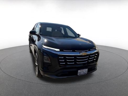 Used 2025 Chevrolet Equinox LT image 3