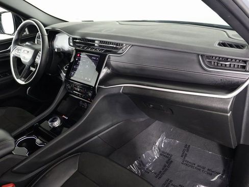 Used 2022 Jeep Grand Cherokee L Laredo image 9