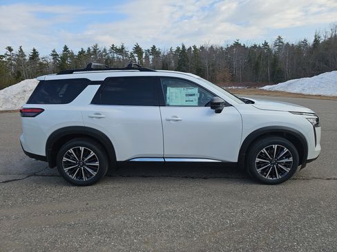 New 2026 Nissan Pathfinder Platinum image 8