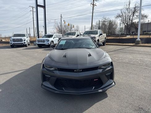 Used 2017 Chevrolet Camaro SS image 8