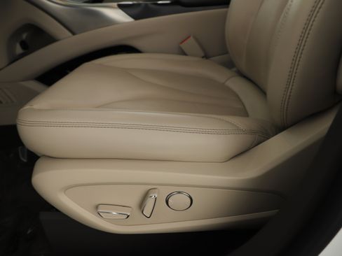 Used 2020 Lincoln Nautilus FWD w/ Equipment Group 101A image 10