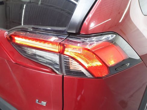 Used 2021 Toyota RAV4 LE image 29