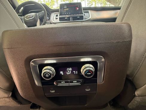 Used 2023 GMC Yukon SLT RWD image 15
