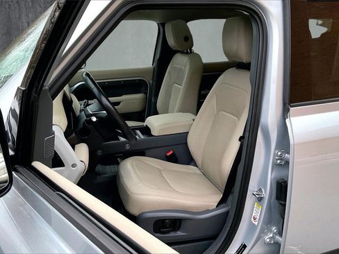 Used 2023 Land Rover Defender 110 SE image 20