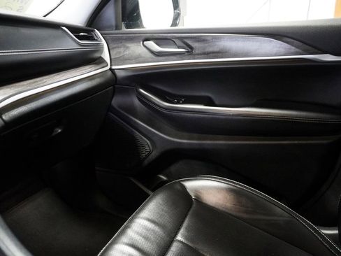 Used 2023 Jeep Grand Cherokee Limited w/ Luxury Tech Group II image 33